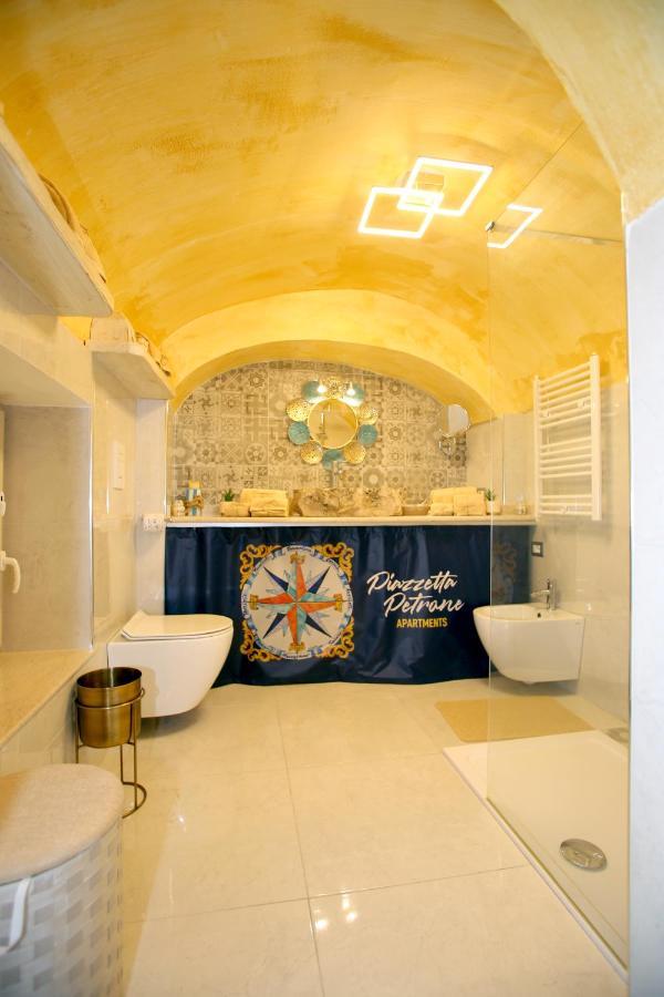 Piazzetta Petrone Apartments + Parking Vieste Luaran gambar