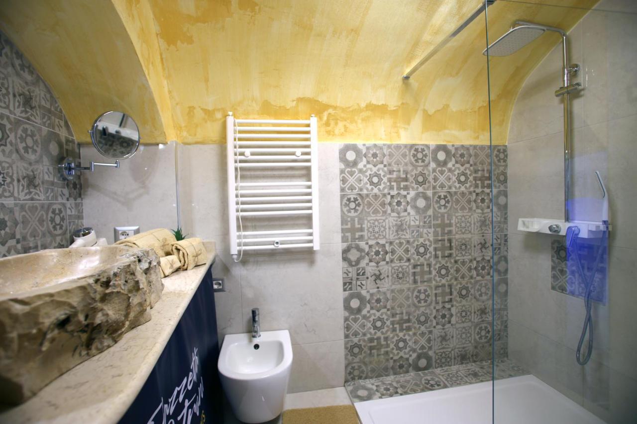 Piazzetta Petrone Apartments + Parking Vieste Luaran gambar