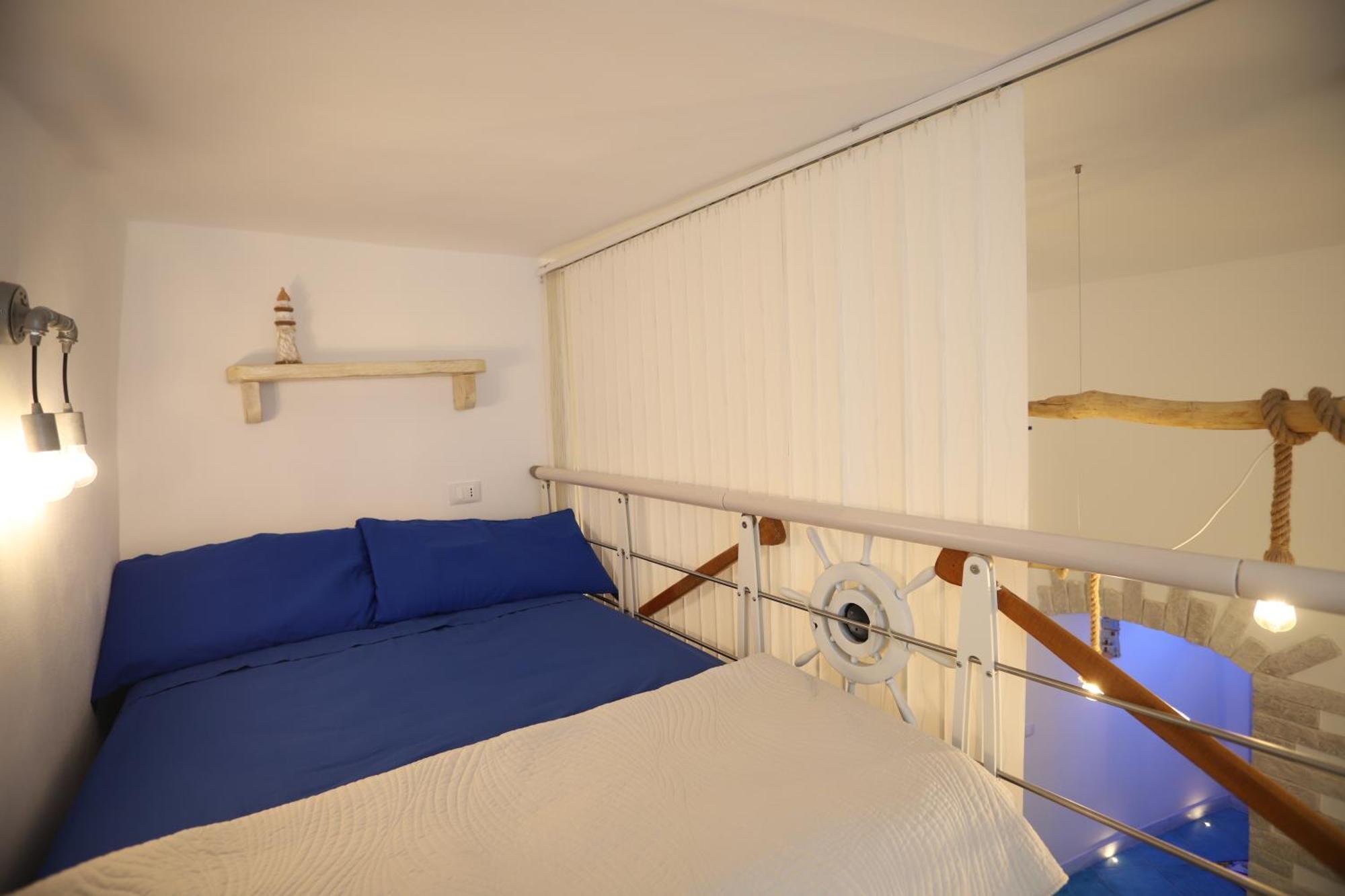 Piazzetta Petrone Apartments + Parking Vieste Luaran gambar